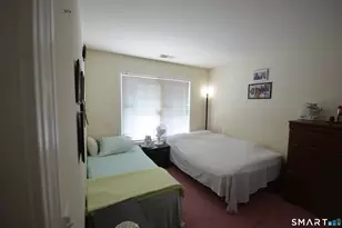 1376 Chopsey Hill Rd, Bridgeport, CT 06606 - Photo 18