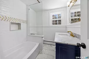 12 Bates Pl, Hartford, CT 06114 - Photo 10