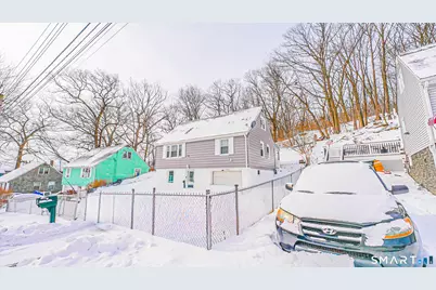 243 Sunshine Circle, Bridgeport, CT 06606 - Photo 2