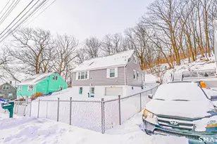 243 Sunshine Cir, Bridgeport, CT 06606 - Photo 2