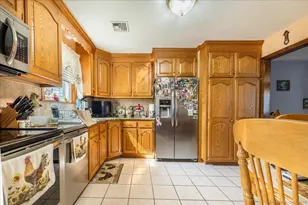 810 Roosevelt Dr, Derby, CT 06418 - Photo 12