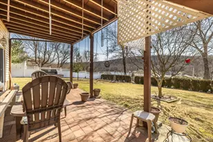 810 Roosevelt Dr, Derby, CT 06418 - Photo 32