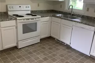 44 Elizabeth St, Kent, CT 06875 - Photo 2