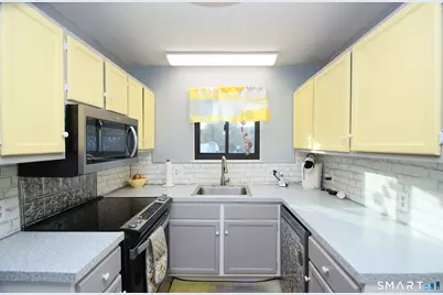 315 Heritage Village #B, Southbury, CT 06488 - Photo 4