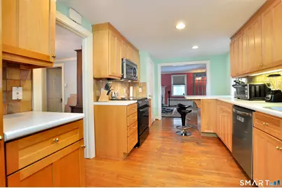 22 Tunxis Road, West Hartford, CT 06107 - Photo 18