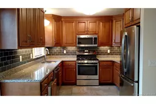 1 Hamilton St, New London, CT 06320 - Photo 10