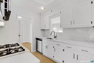 3432 Old Town Rd, Bridgeport, CT 06606 - Photo 10