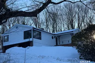 46 Bracewood Rd, Waterbury, CT 06706 - Photo 2