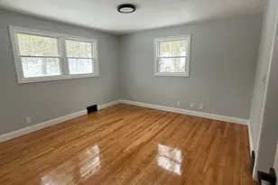 46 Bracewood Rd, Waterbury, CT 06706 - Photo 8