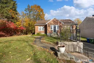 678 Bartholomew Rd, Middletown, CT 06457 - Photo 2