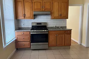 252 Maplewood Ave, Bridgeport, CT 06605 - Photo 2