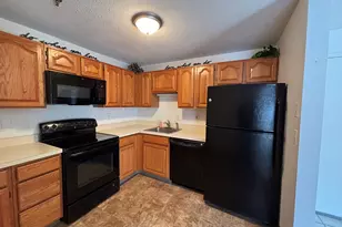 16 Putter Dr, Wallingford, CT 06492 - Photo 4