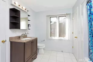 192 Frenchtown Rd, Bridgeport, CT 06606 - Photo 10