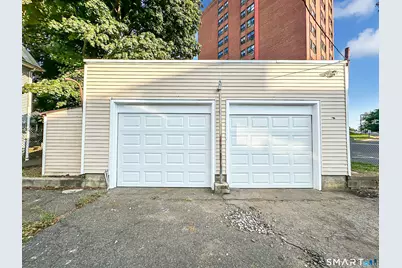 277 Maplewood Avenue, Bridgeport, CT 06605 - Photo 20