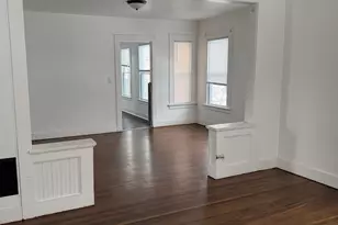 31 Winthrop St, Meriden, CT 06451 - Photo 2