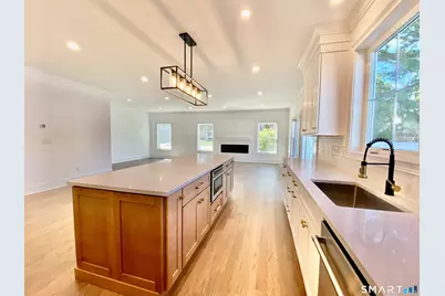 28 A Country Road, Fairfield, CT 06824 - Photo 2