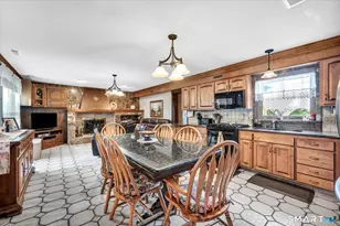 23 Crest Dr, Cromwell, CT 06416 - Photo 12