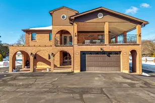 23 Crest Dr, Cromwell, CT 06416 - Photo 2