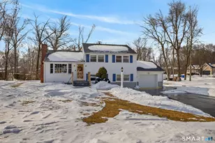 26 Susan Ln, North Haven, CT 06473 - Photo 2