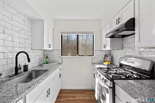 19 Stonegate Cir, Branford, CT 06405 - Photo 4