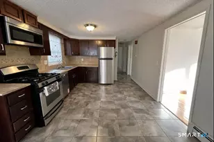 53 Farmstead Cir, Bloomfield, CT 06002 - Photo 6