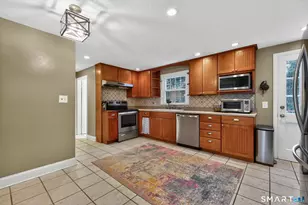 7 Grimes Brook Pl, Simsbury, CT 06070 - Photo 2