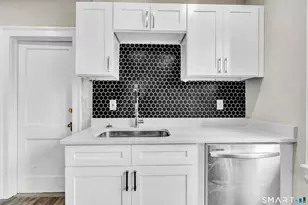 126 Thomas St, West Hartford, CT 06119 - Photo 14