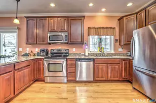 39 Fawn Meadow Dr, Naugatuck, CT 06770 - Photo 12