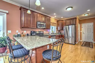 39 Fawn Meadow Dr, Naugatuck, CT 06770 - Photo 10