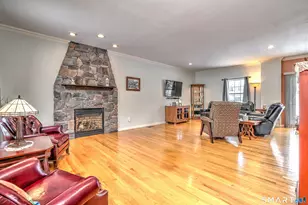 39 Fawn Meadow Dr, Naugatuck, CT 06770 - Photo 2