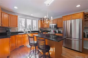 11 Squantz View Dr, New Fairfield, CT 06812 - Photo 10