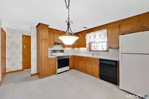 16 Ivory Rd, Bloomfield, CT 06002 - Photo 2