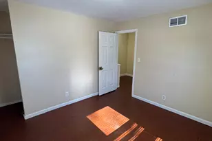 117 Dupont Pl, Bridgeport, CT 06610 - Photo 8