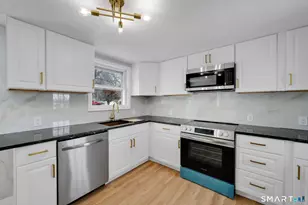 52 Vineyard Rd, North Haven, CT 06473 - Photo 2