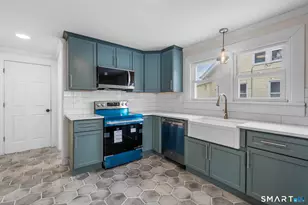 41 Riverview Ave, Groton, CT 06340 - Photo 8