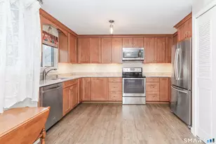 50 Hollister Way S, Glastonbury, CT 06033 - Photo 4