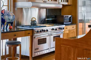 5 Topping Ln, Norwalk, CT 06854 - Photo 10