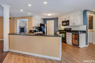 24 Mary Catherine Cir, Windsor, CT 06095 - Photo 10