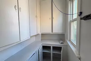 37 Eastwood Ave, Waterbury, CT 06705 - Photo 10