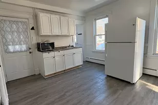 37 Eastwood Ave, Waterbury, CT 06705 - Photo 4