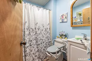 31 Vega St, New Britain, CT 06051 - Photo 8