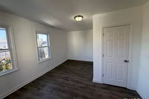 30 Dora St, Stamford, CT 06902 - Photo 6