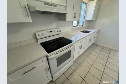 1 Reynolds Avenue #Upstairs, Stamford, CT 06905 - Photo 2