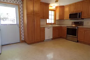 42 10 Coat Ln, Shelton, CT 06484 - Photo 6