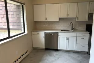 32 Bouton St E, Stamford, CT 06907 - Photo 2