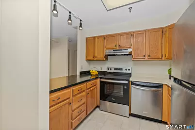 51 Schuyler Avenue #APT 7E, Stamford, CT 06902 - Photo 6