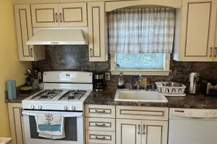 315 Seaside Ave, Bridgeport, CT 06605 - Photo 10