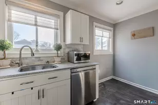 237 Blueberry Ln, Branford, CT 06405 - Photo 8