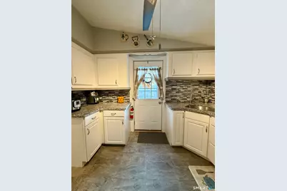 25 Greenlawn Street, East Hartford, CT 06108 - Photo 12