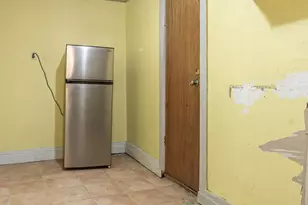 34 Adams St, Hartford, CT 06112 - Photo 32